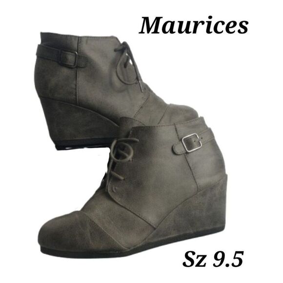 Women's Lace-Up Wedge Ankle Boots size 9.5 With Buckle Strap In Gray Faux Suede - Picture 1 of 9